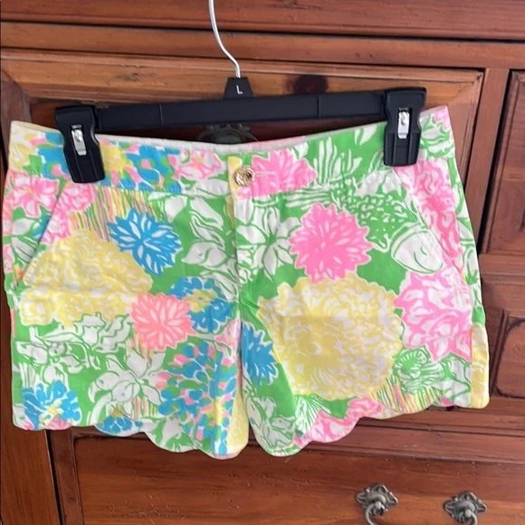 Lily Pulitzer Green and Pink Buttercup Shorts with Scalloped Hems EUC - Picture 1 of 11